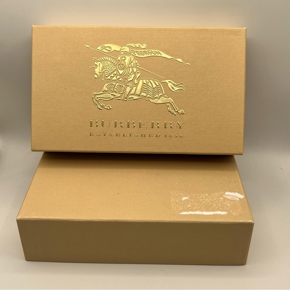 CLASSIC BURGUNDY RED BURBERRY WALLET - Picture 12 of 14